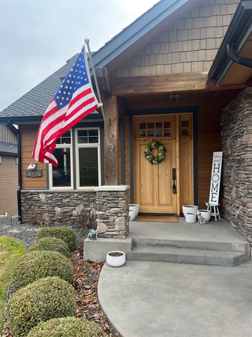 8926 E Courtview Ln, Spokane, WA 99217