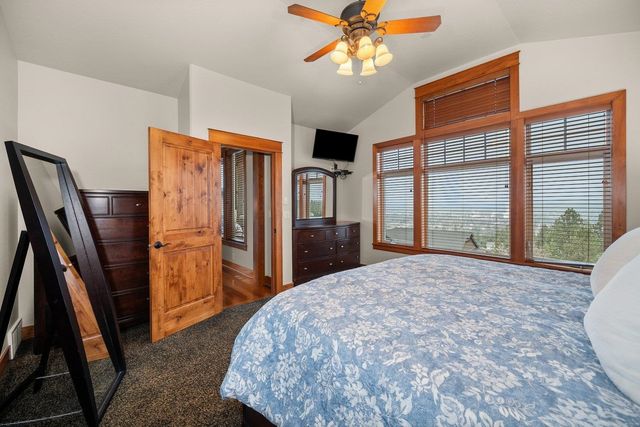 8926 E Courtview Ln, Spokane, WA 99217