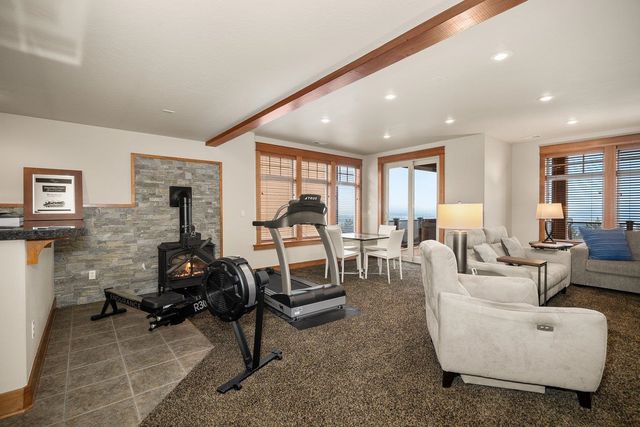 8926 E Courtview Ln, Spokane, WA 99217