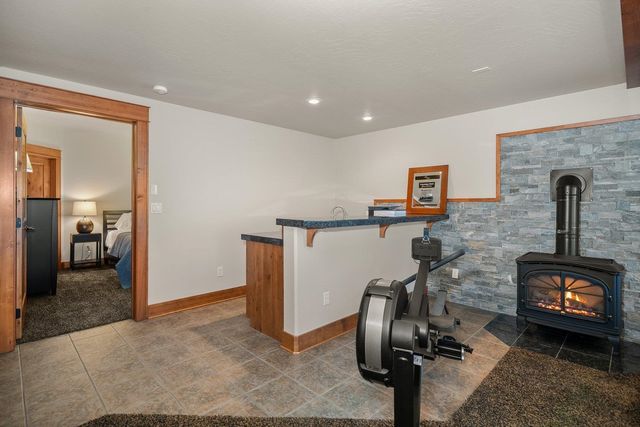 8926 E Courtview Ln, Spokane, WA 99217