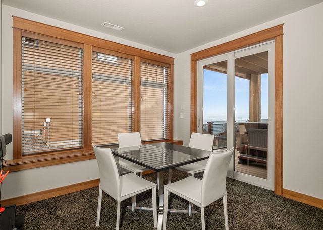 8926 E Courtview Ln, Spokane, WA 99217