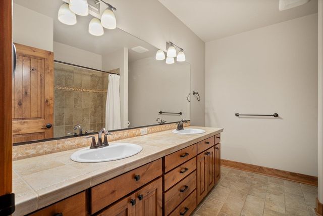 8926 E Courtview Ln, Spokane, WA 99217