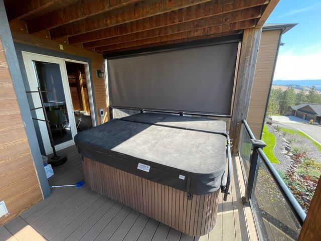 8926 E Courtview Ln, Spokane, WA 99217