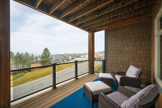 8926 E Courtview Ln, Spokane, WA 99217