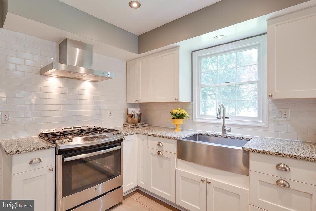 Image 1 of property listing at 701 STRATFORD MANOR TER, Silver Spring, MD 20905