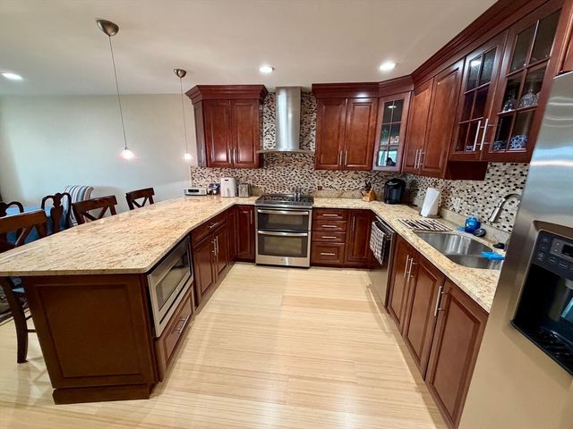 2001 Marina Dr 410, Quincy, MA 02171