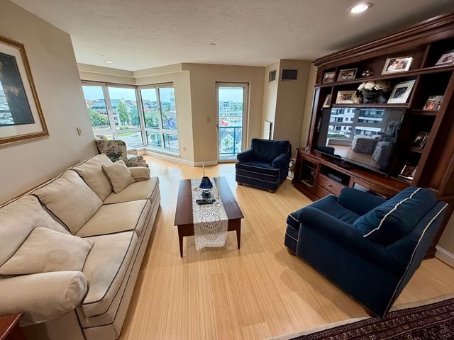 2001 Marina Dr 410, Quincy, MA 02171