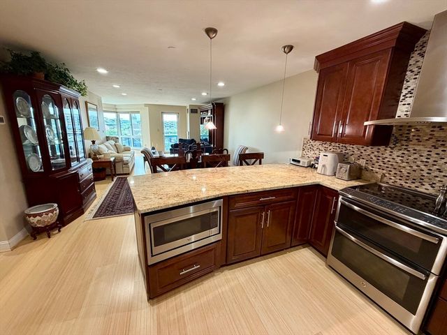 2001 Marina Dr 410, Quincy, MA 02171