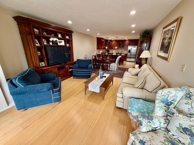 2001 Marina Dr 410, Quincy, MA 02171