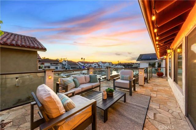 16455 Ladona Circle, Huntington Beach, CA 92649
