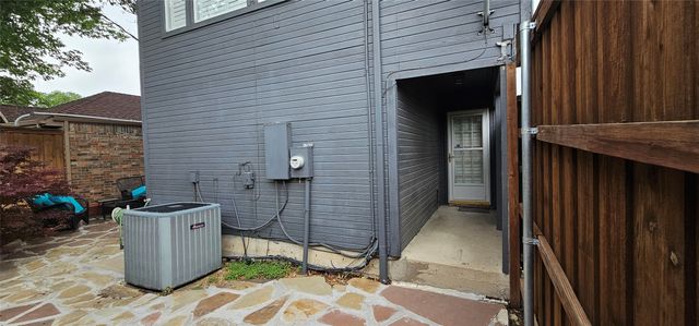 2956 S Bend Drive, Dallas, TX 75229