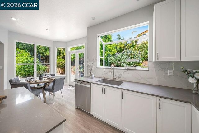 55 La Honda Ct, Clayton, CA 94517