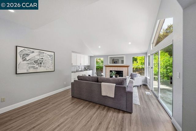 55 La Honda Ct, Clayton, CA 94517