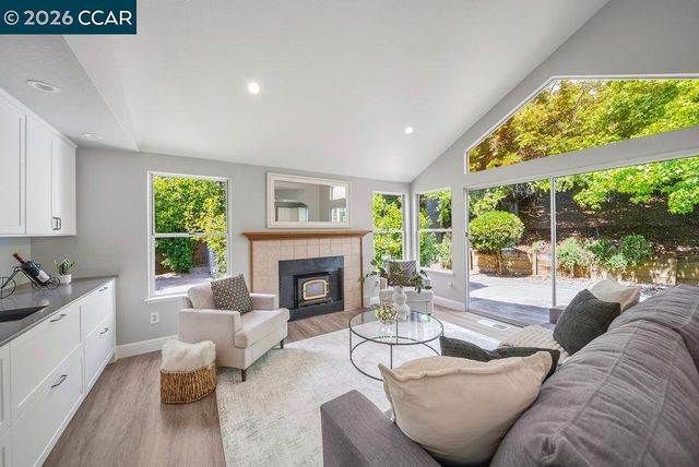 55 La Honda Ct, Clayton, CA 94517