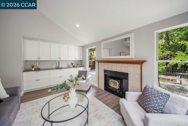 55 La Honda Ct, Clayton, CA 94517