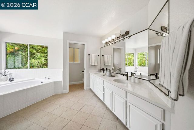 55 La Honda Ct, Clayton, CA 94517