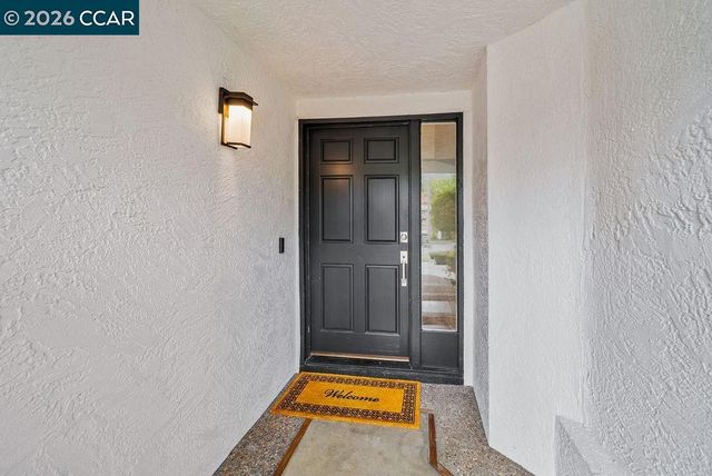 55 La Honda Ct, Clayton, CA 94517