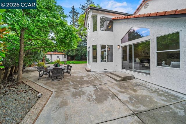 55 La Honda Ct, Clayton, CA 94517