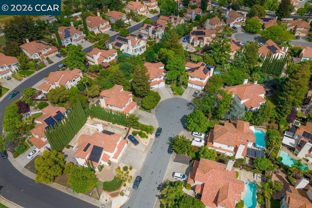 55 La Honda Ct, Clayton, CA 94517