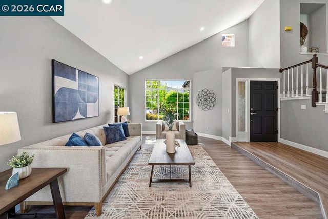 55 La Honda Ct, Clayton, CA 94517