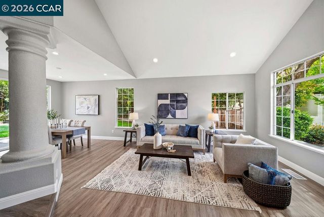 55 La Honda Ct, Clayton, CA 94517