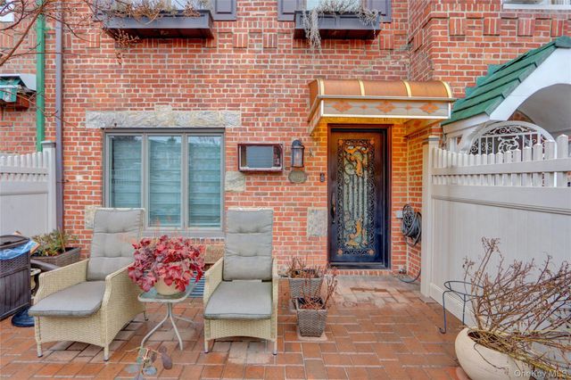 60-23 77th Place, Middle Village, NY 11379