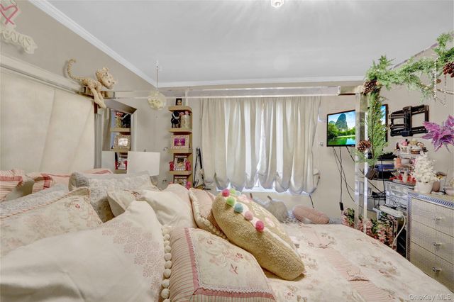 60-23 77th Place, Middle Village, NY 11379