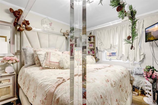 60-23 77th Place, Middle Village, NY 11379