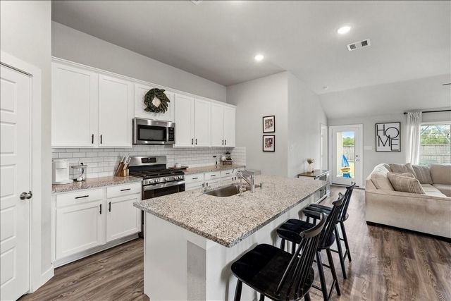 4901 Perennial Lane, La Marque, TX 77568