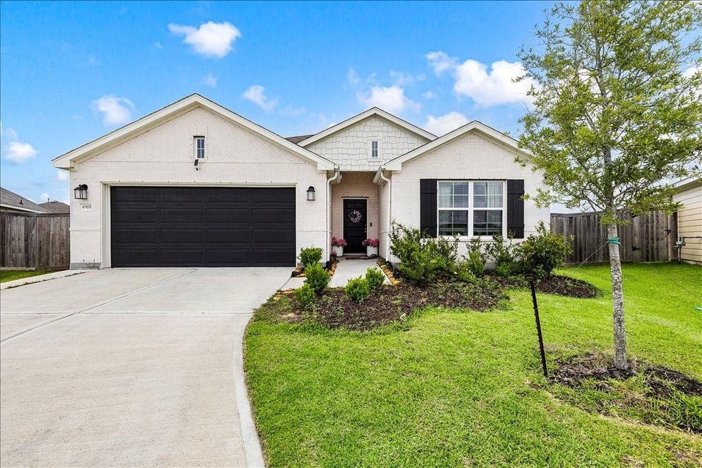 4901 Perennial Lane, La Marque, TX 77568