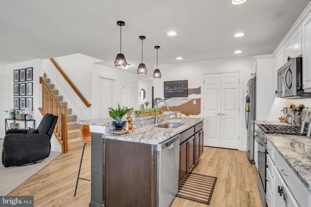 100 EAGLE RD, Dillsburg, PA 17019