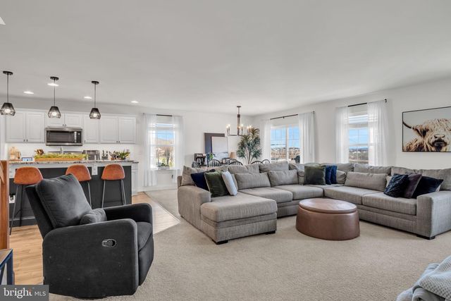 100 EAGLE RD, Dillsburg, PA 17019