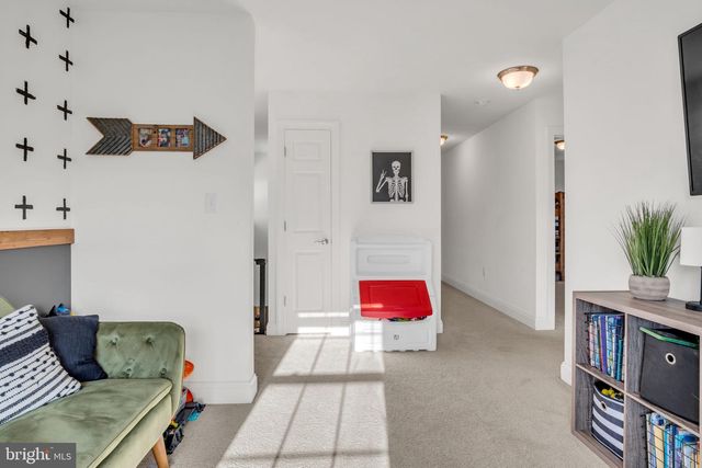 100 EAGLE RD, Dillsburg, PA 17019