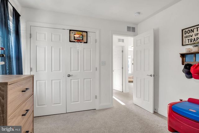 100 EAGLE RD, Dillsburg, PA 17019