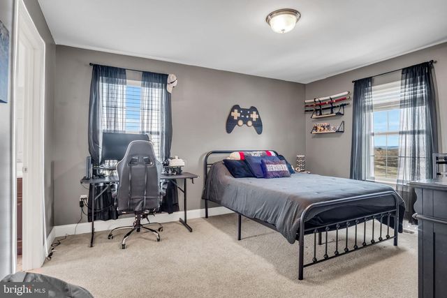 100 EAGLE RD, Dillsburg, PA 17019