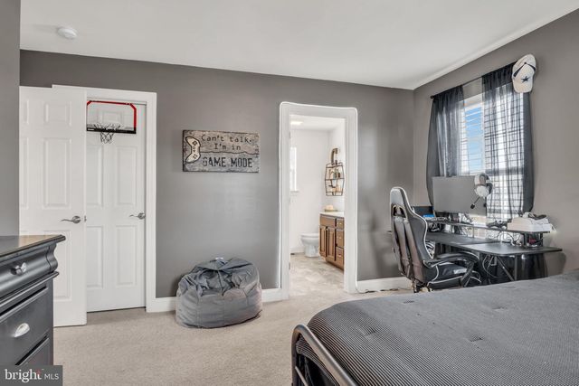 100 EAGLE RD, Dillsburg, PA 17019