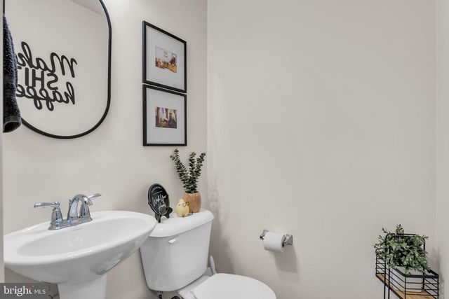 100 EAGLE RD, Dillsburg, PA 17019