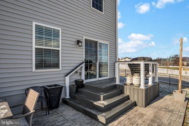 100 EAGLE RD, Dillsburg, PA 17019