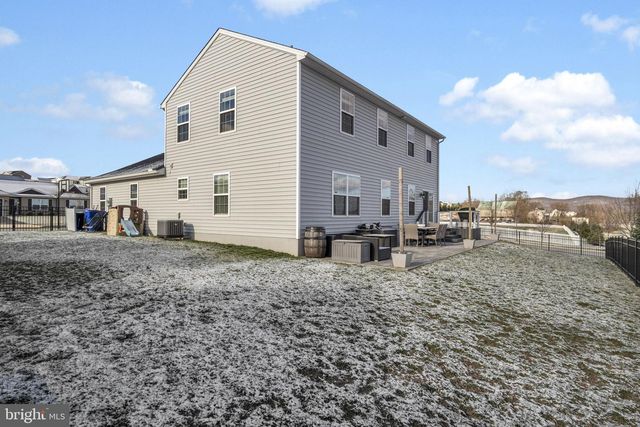 100 EAGLE RD, Dillsburg, PA 17019