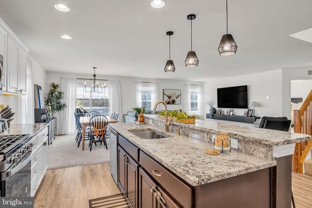 100 EAGLE RD, Dillsburg, PA 17019