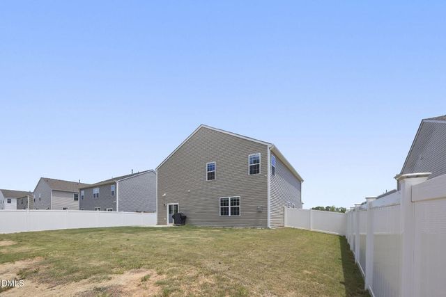 27 Winterberry Way, Fuquay Varina, NC 27526