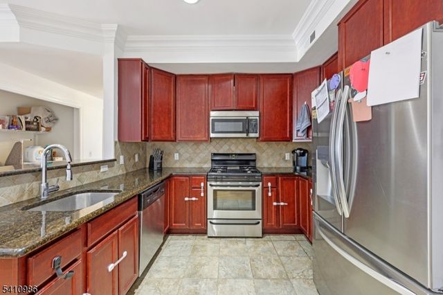 15 Tichenor Ln 407, Newark City, NJ 07114