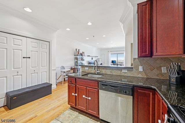 15 Tichenor Ln 407, Newark City, NJ 07114