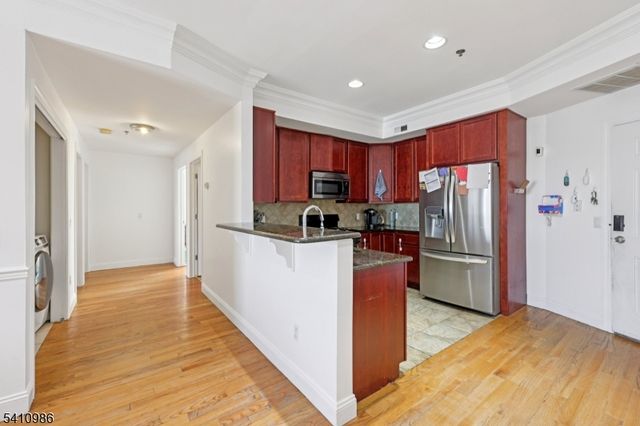 15 Tichenor Ln 407, Newark City, NJ 07114