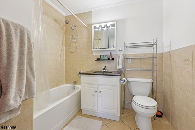 15 Tichenor Ln 407, Newark City, NJ 07114