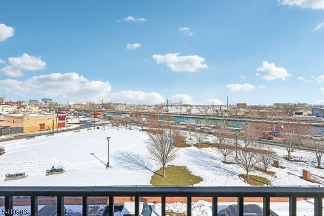 15 Tichenor Ln 407, Newark City, NJ 07114