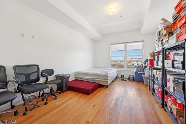 15 Tichenor Ln 407, Newark City, NJ 07114