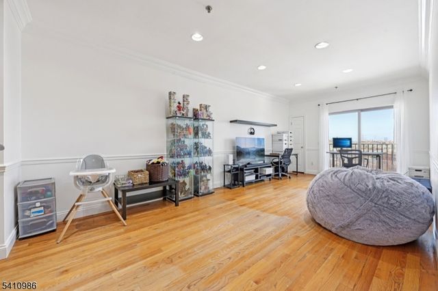 15 Tichenor Ln 407, Newark City, NJ 07114