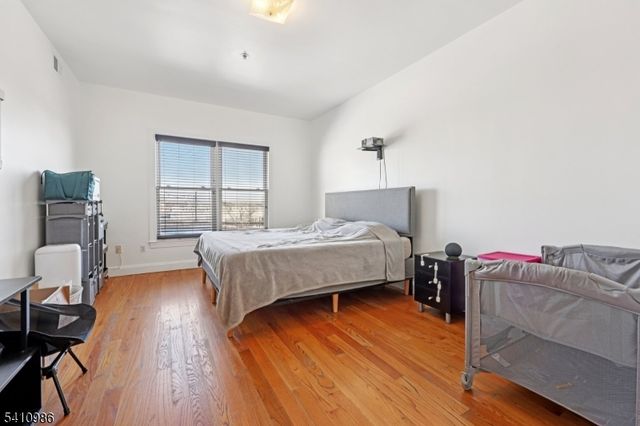 15 Tichenor Ln 407, Newark City, NJ 07114