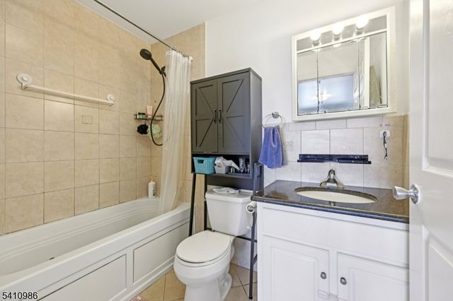 15 Tichenor Ln 407, Newark City, NJ 07114